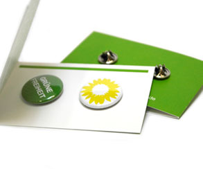 Klapp-Visitenkarte mit 2 Butterflybutton 25mm
