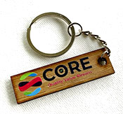 "CORE" als UV-Druck auf Holz mit Schlüsselkette